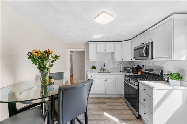 Building Photo - 49 Massasoit Ave