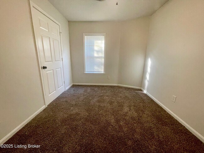 Building Photo - 215 E Ormsby Ave