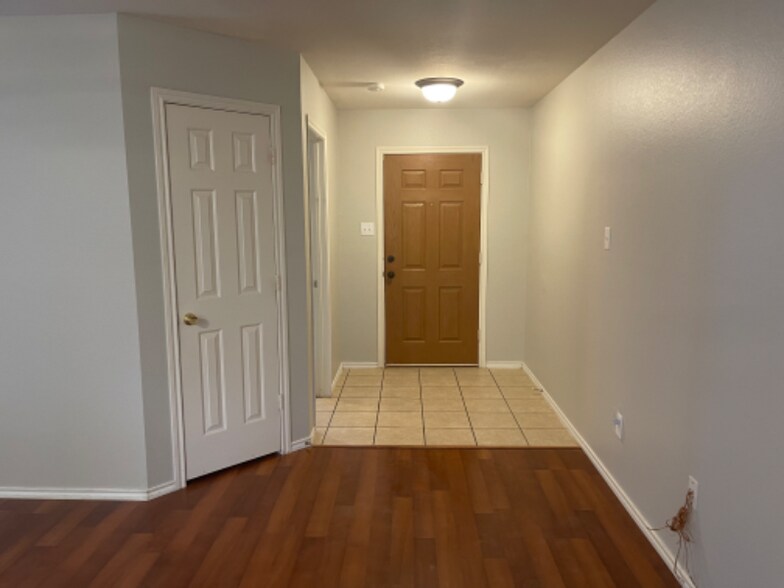 Building Photo - 12970 Vassar Dr