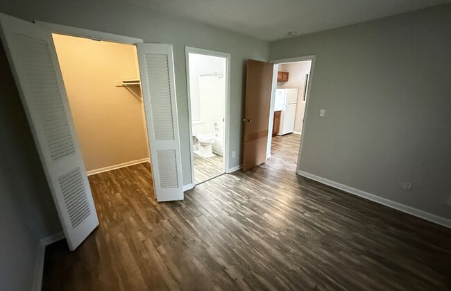 Interior Photo - Clifton 3033