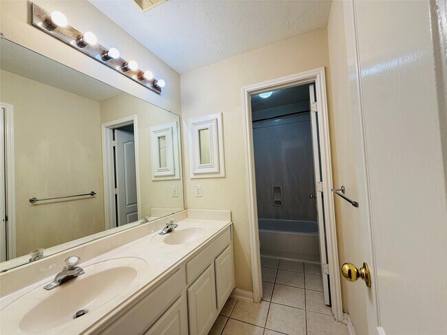 Building Photo - 103 Greenridge Cir