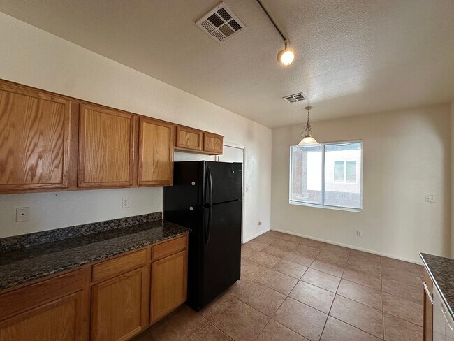 Building Photo - Great 3 Bedroom Home in Gated Community!