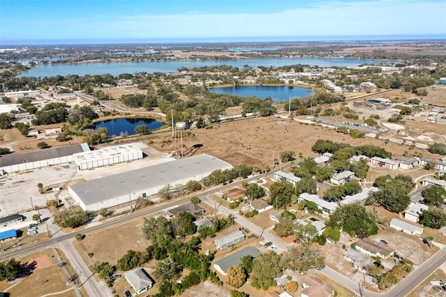 Building Photo - 140 Ave W NW