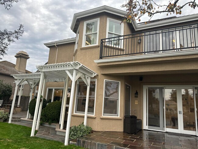 Building Photo - 4824 Longcove Dr