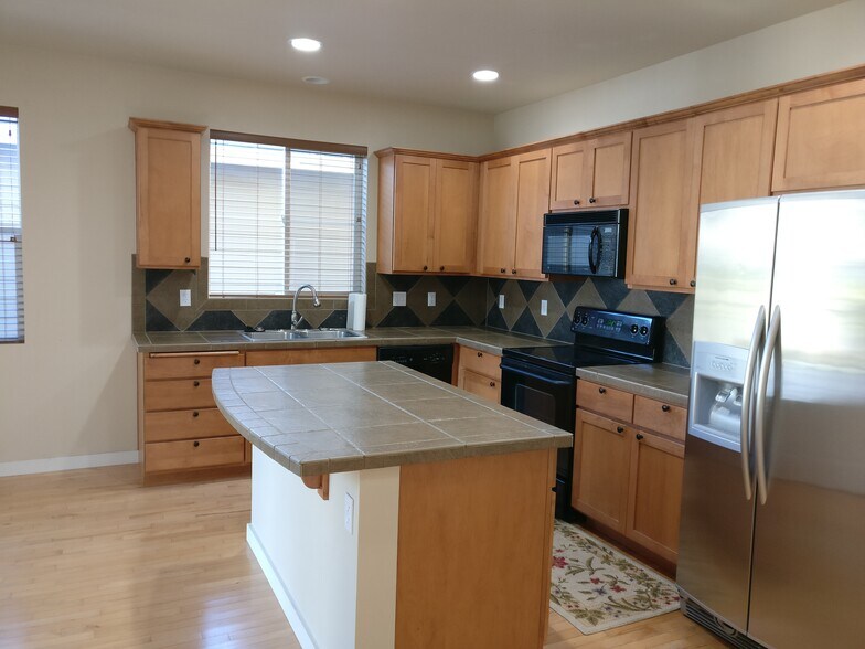 Building Photo - 2510 Kirkwood Pl