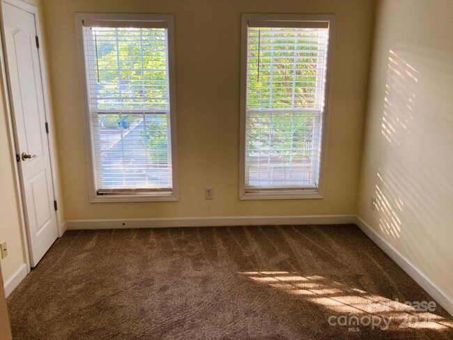 Building Photo - 202 Welton Way
