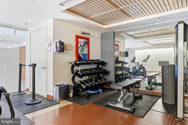 Building Photo - 2200 N Westmoreland St