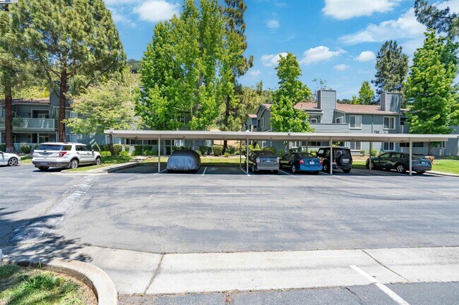 Building Photo - 760 Canyon Oaks Dr