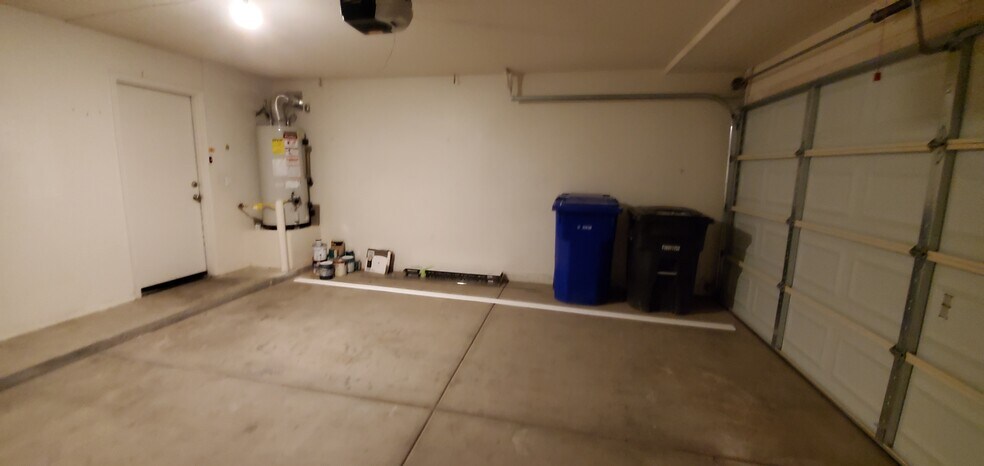 Building Photo - 2455 E Sheffield Ave