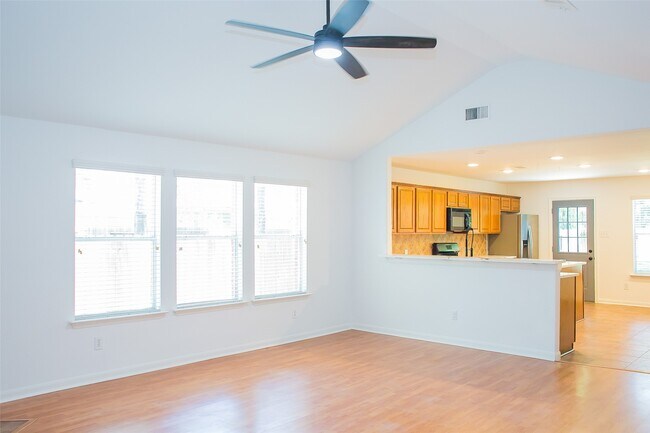 Building Photo - 91 Genesee Ridge Dr