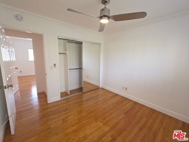 Building Photo - 670 Broadway St