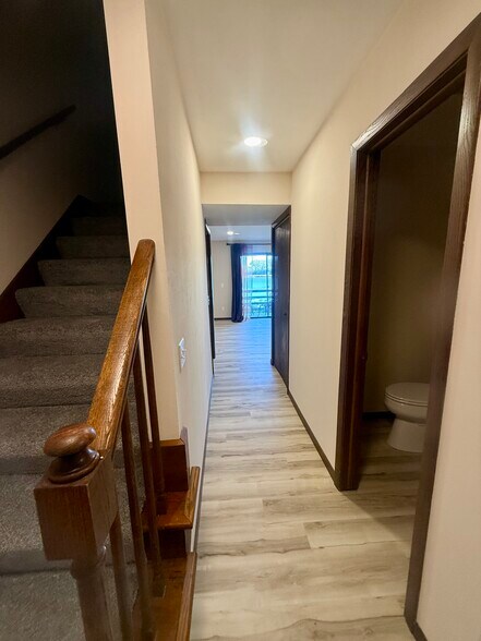 front entry - 7217 Park Shores Ct