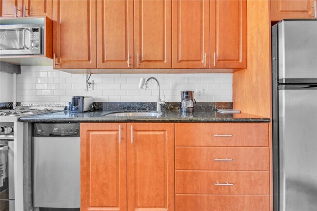 Building Photo - 900 16th St