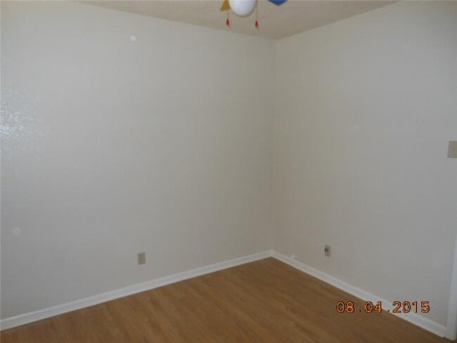 Building Photo - 1005 Cedar Dr