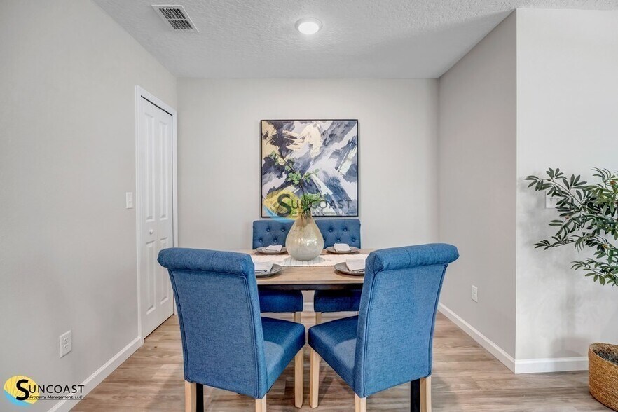 Building Photo - 6421 Breezy Oaks Wy