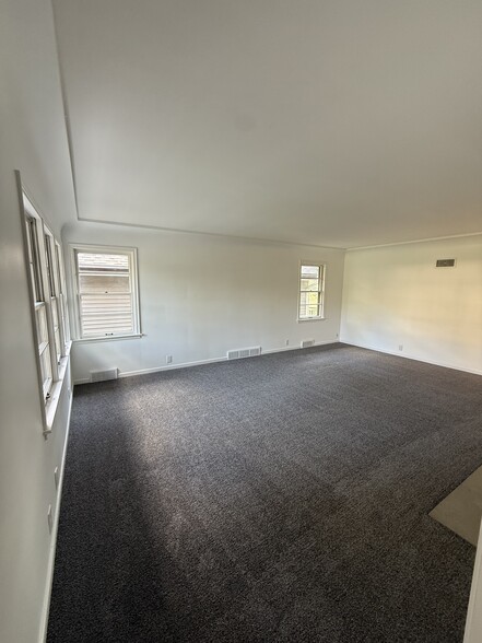 Building Photo - 2020 N 61st St