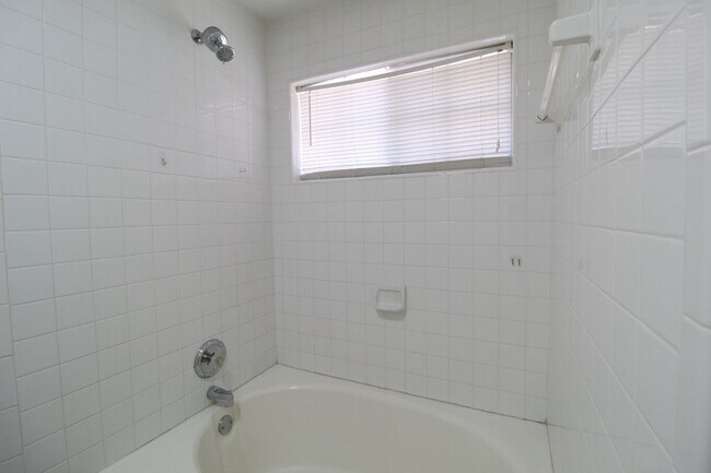 Building Photo - 2210 E 29th St