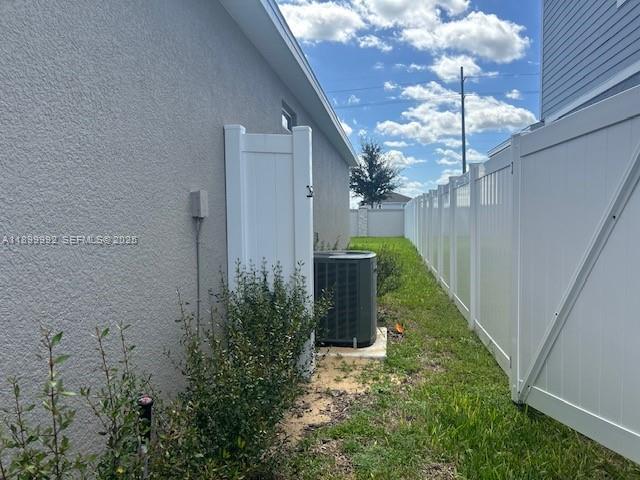 Building Photo - 271 Bottle Brush Dr