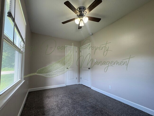 Building Photo - SINLGE FAMILY HOME IN RAYTOWN!!!