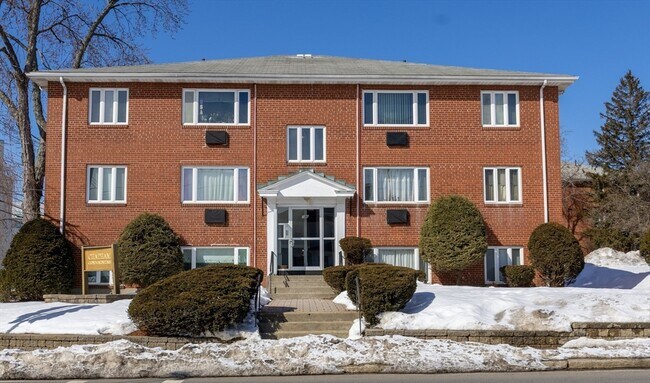 Building Photo - 186 Lexington St