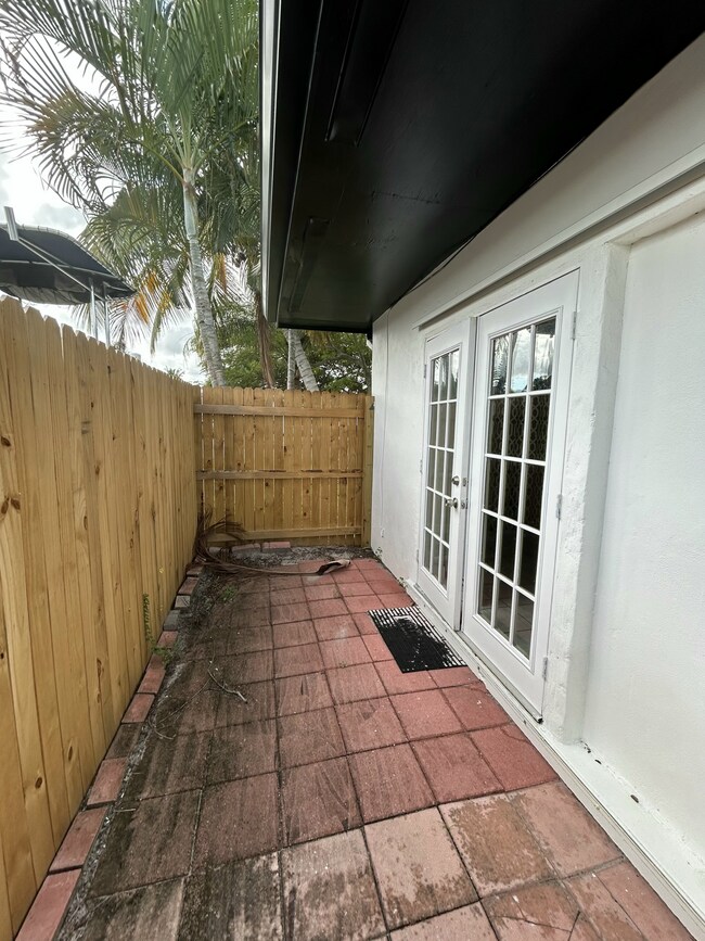 Building Photo - 5839 Daphne Dr