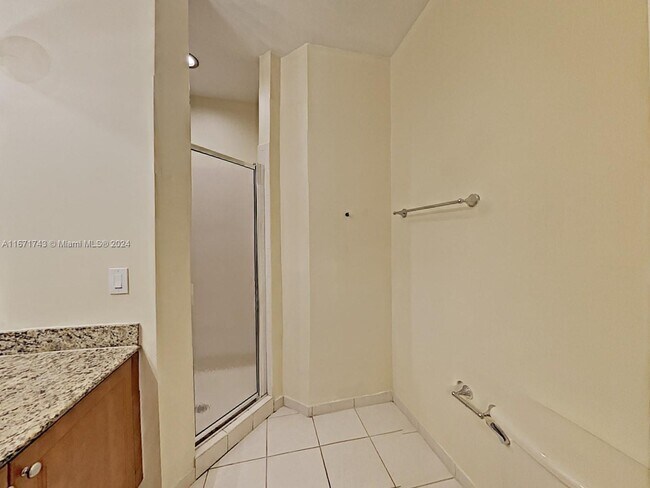 Building Photo - 8101 Madison Lakes Cir S