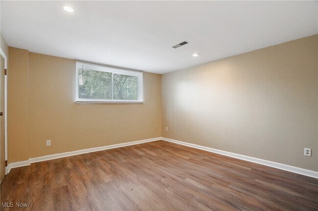 Building Photo - 7429 Sylvan Dr