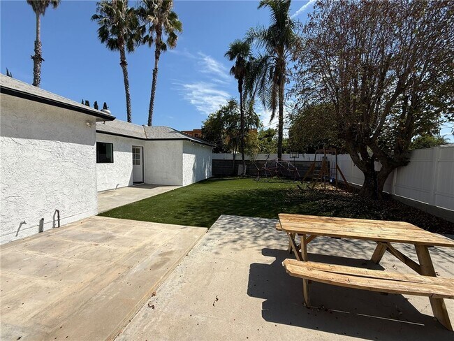 Building Photo - 5193 Etiwanda Ave