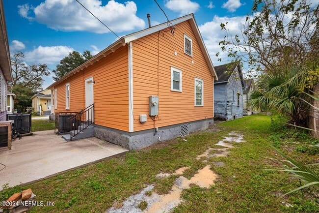 Building Photo - 1950 Redell St