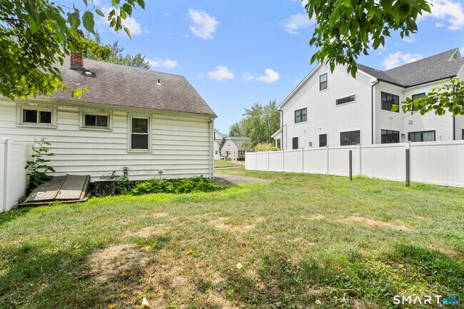 Building Photo - 214 Country Rd