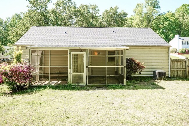 Building Photo - Wonderful 3 Bedroom Raleigh Ranch Home