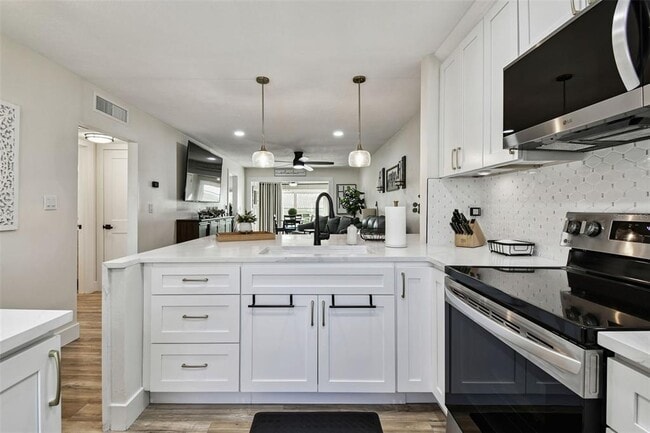 Building Photo - 9032 Mission Oaks Blvd