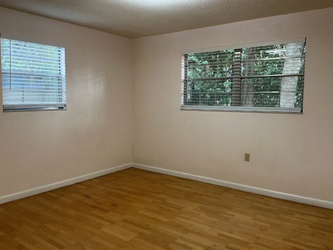 Building Photo - Lake Hollingsworth Area 3/2 – Updated & Move-In Ready