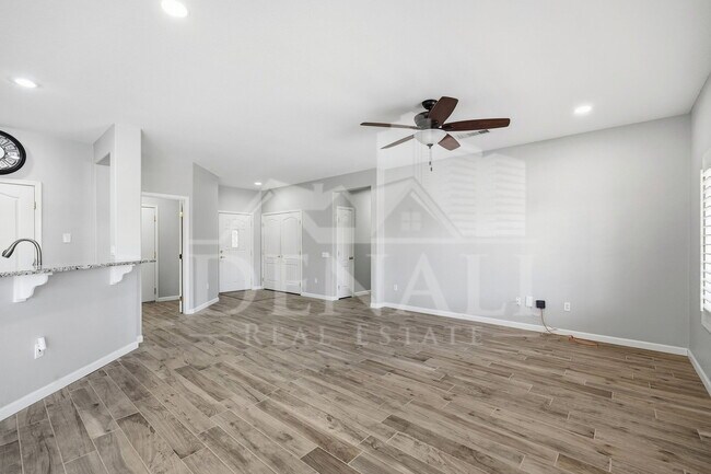 Building Photo - 16536 W Rock Springs Ln