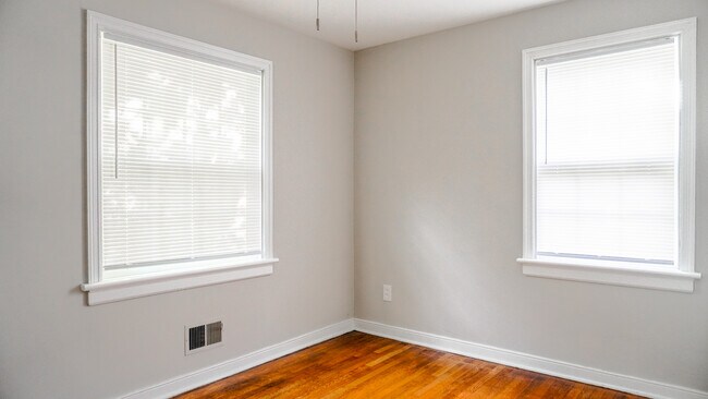 Building Photo - 1710 Glenview Rd