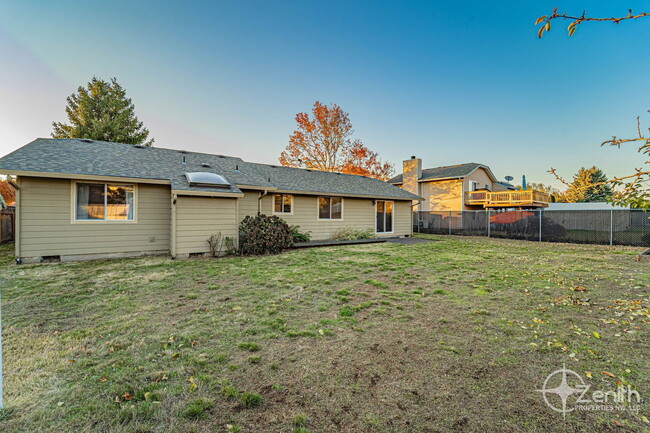 Building Photo - 1401 SE Park Crest Ave