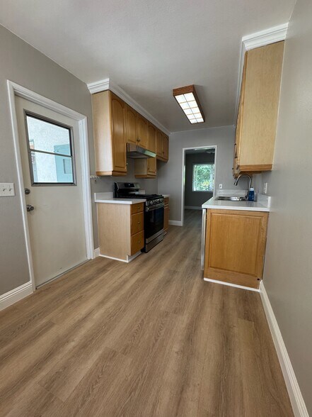 Building Photo - 528 N Lucia Ave