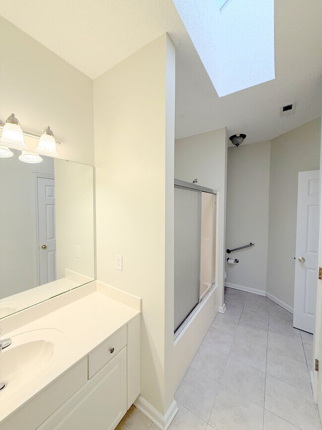 Building Photo - 15047 Ashmont Blvd SE