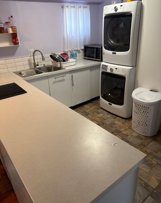 Building Photo - Cozy & Inviting