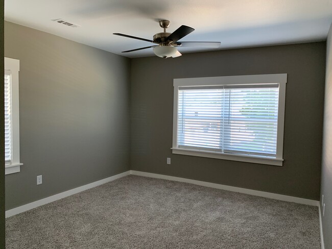 Bedroom 2 - 400 E Twin Springs St