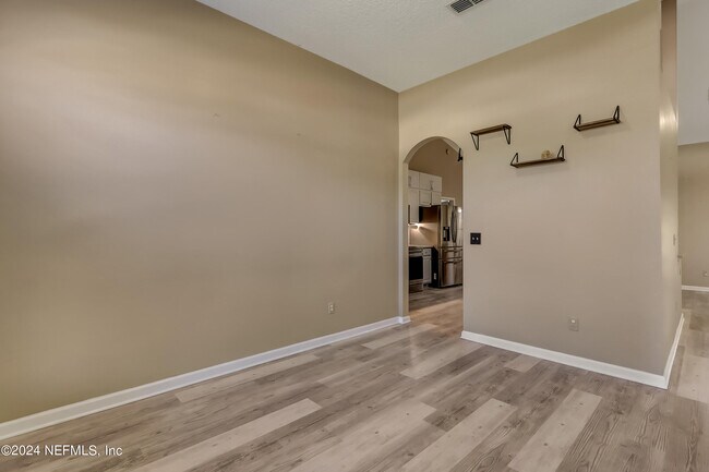 Building Photo - 5628 Crest Creek Dr