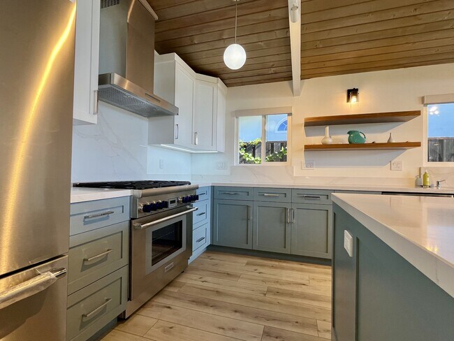 Building Photo - 2503 Aster St