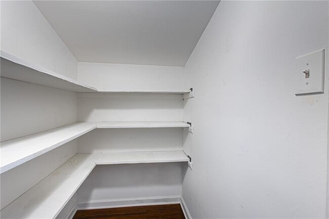 Building Photo - 4984 Crowe Dr SE