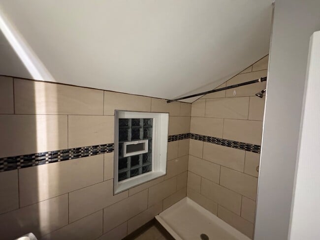 Building Photo - 2707 Commercial Ave