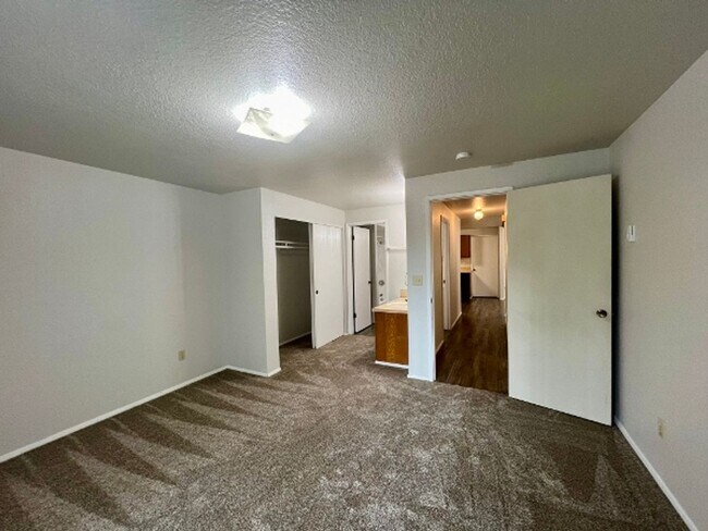 Building Photo - 8010 S Bicentennial Loop SE