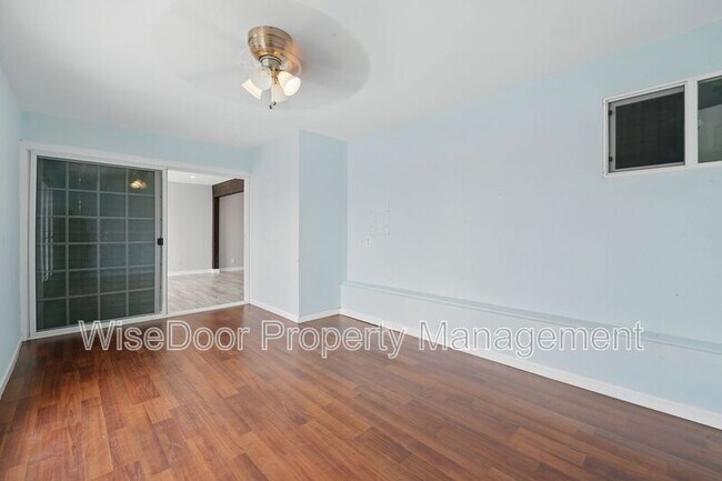 Building Photo - 387 E Nubia St