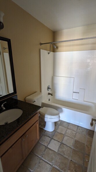 Building Photo - 7150 Shoreline Dr