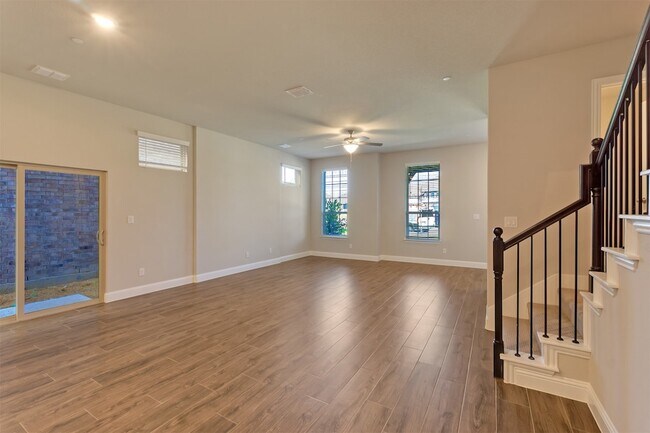 Building Photo - 7616 Redondo Dr