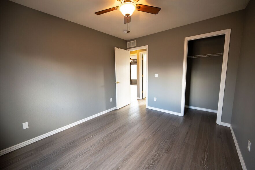 Building Photo - 350 Plowman Ct