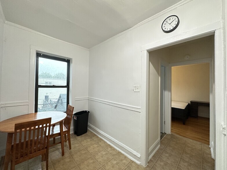 Building Photo - 3310 W Schubert Ave